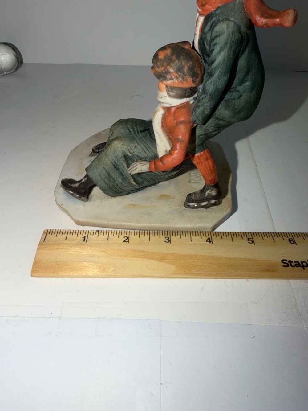 Vintage 1974 Gorham Norman Rockwell "Skating" Figurine – Saturday Evening Post - Picture 7 of 10